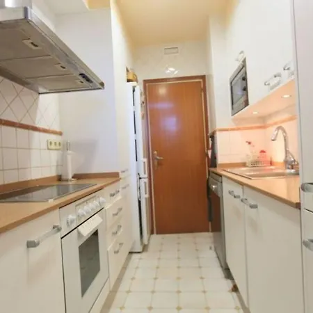 5 Personas En Apartment *